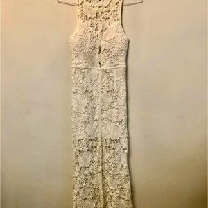 Elegant Lace Sleeveless White Dress